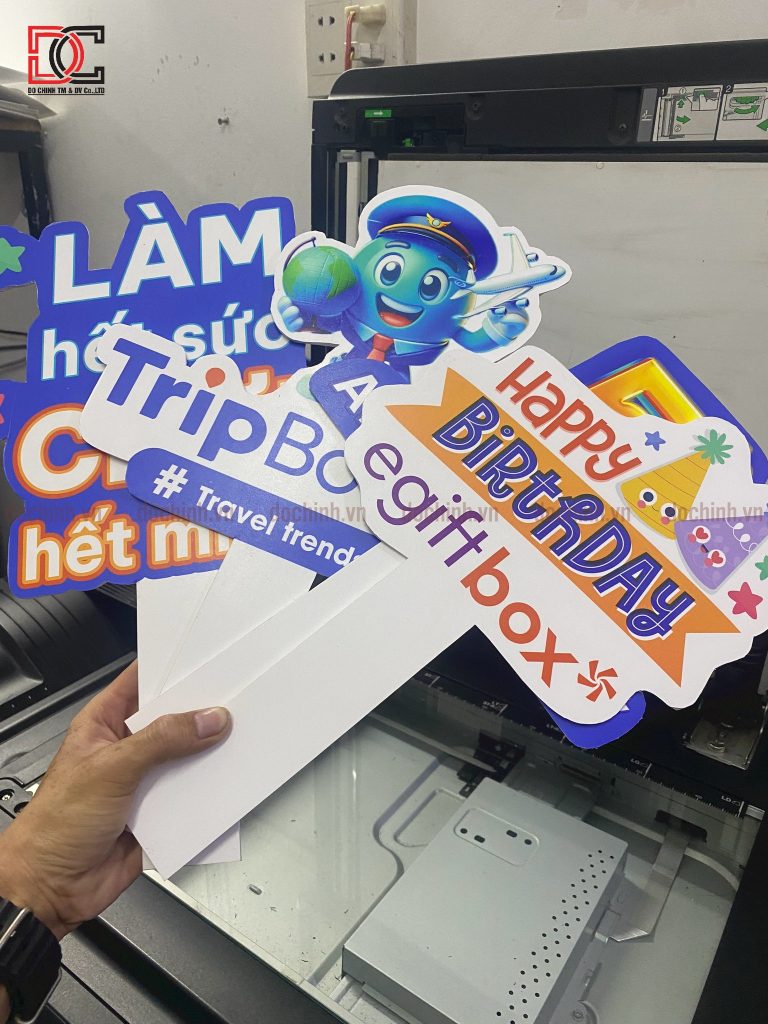 Chất liệu in Hashtag thường là nhựa PP hoặc Mica